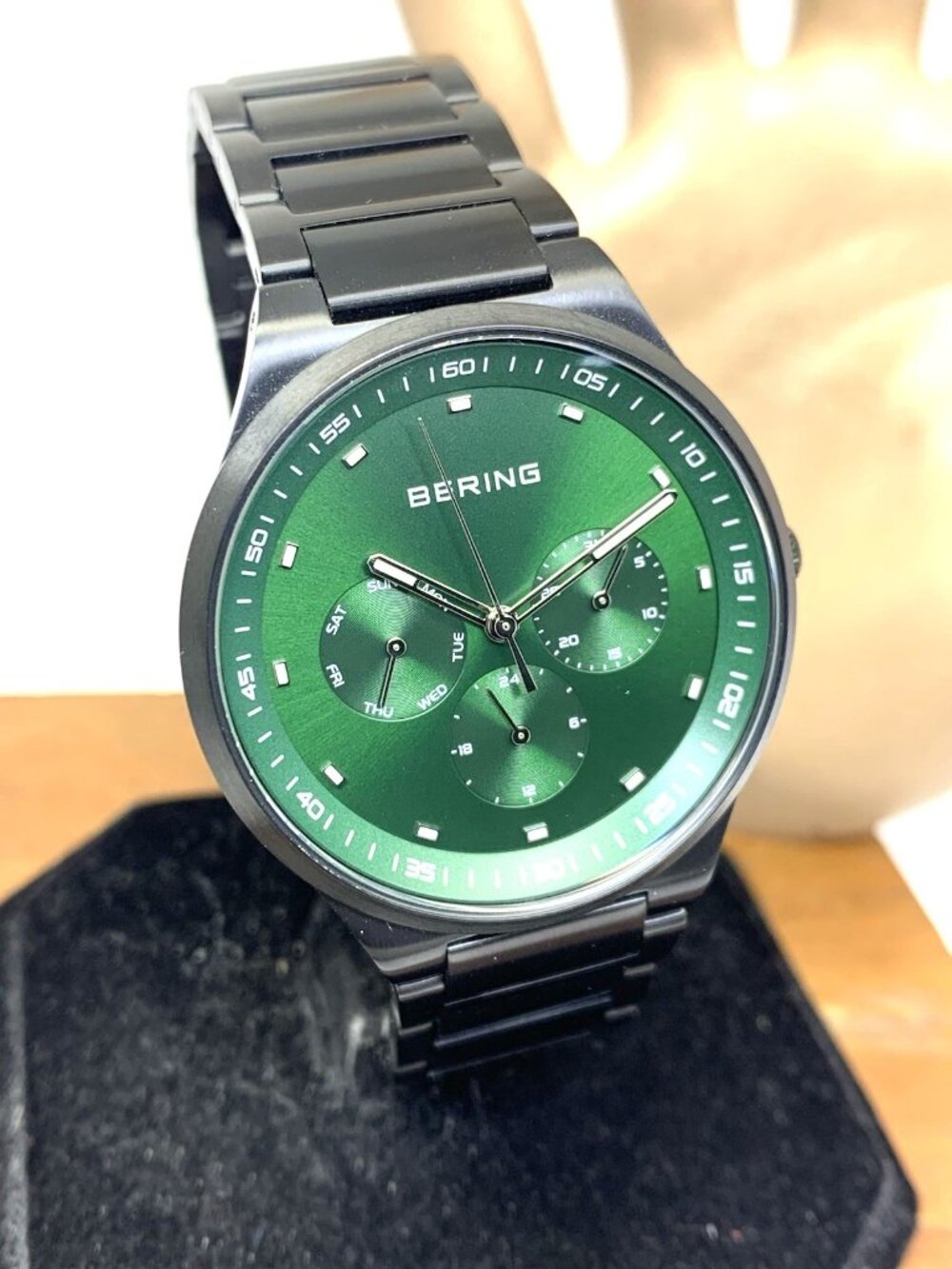 Bering Men's Watch 11740-728 Quartz Green Dial Black Stainless Steel 40mm
